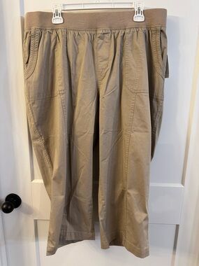 Catherines Women’s Tan Pull On Chino Capris